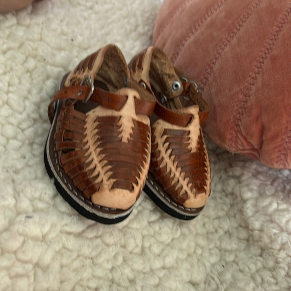Selling Mexican made shoes They are Size 3 in Mexico Size 5.5 In The USA, - Picture 1 of 3